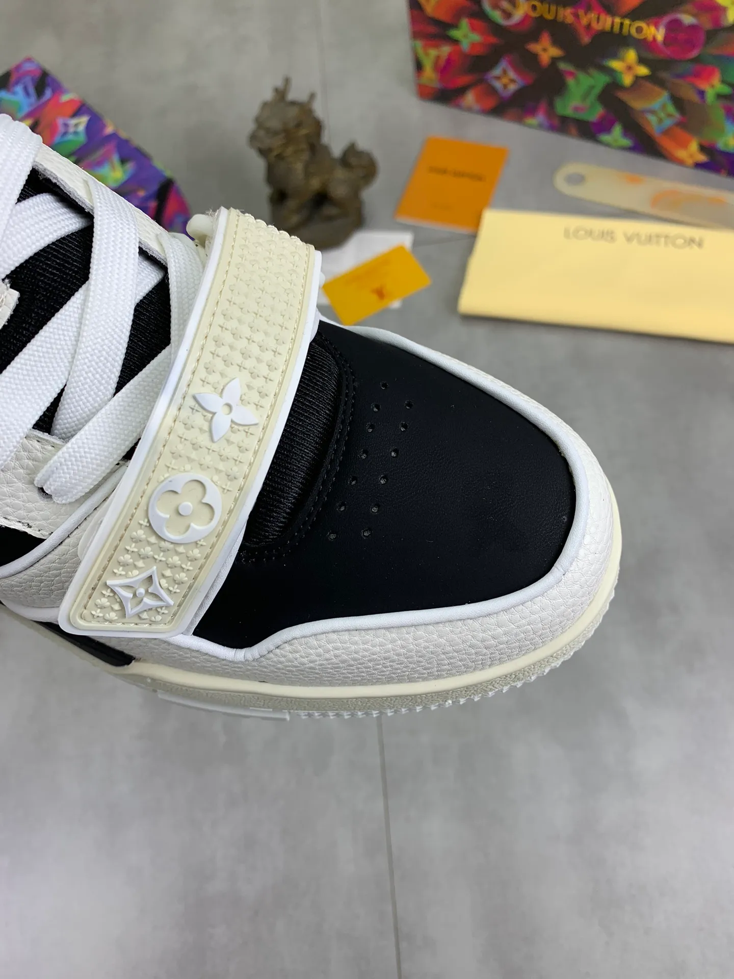 Men's shoes 💰P580 New style 💰💎💎Latest color High version 2025Louis*Vuitto* LV Traine Catwalk TRAINER outsole and fabric private model A shoe that definitely costs a lot of money and effort. This series was designed after the arrival of Vifgil. It is favored by many fans every season. Original TPU outsole Original packaging Men's size: 38-45 (46 can be customized) Color: 3️⃣ colors available (available from stock, super fast delivery)